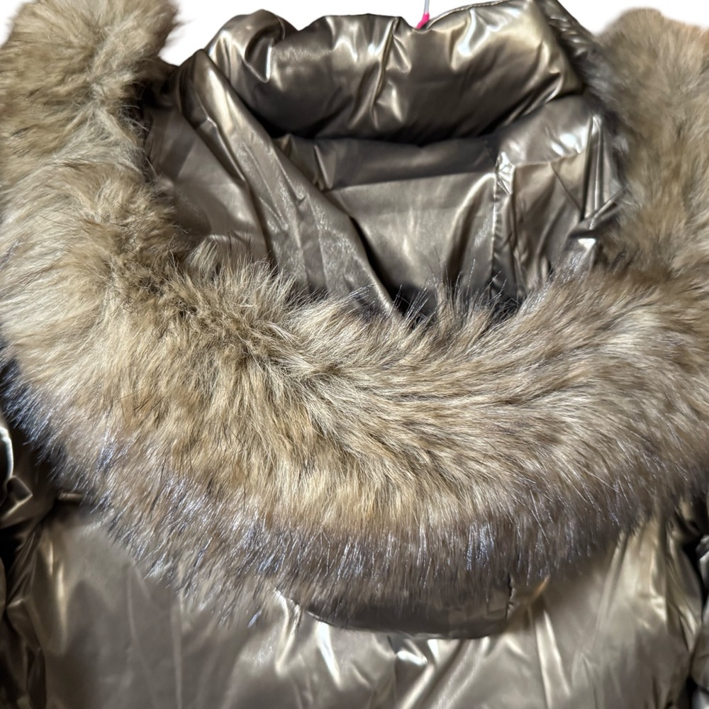 AKIRA NWT Sz L Striking Bronze Metallic Puffer Jacket & Faux Fur Hood (0724) - Picture 6 of 15